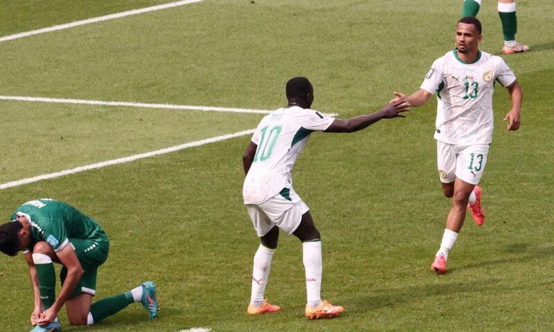السنغال تهزم العراق بخماسية وتتمسك ببصيص الأمل