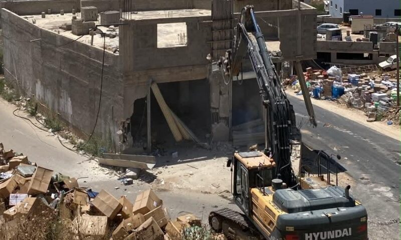 الاحتلال يشرع بهدم 20 منزلا جنوب جنين