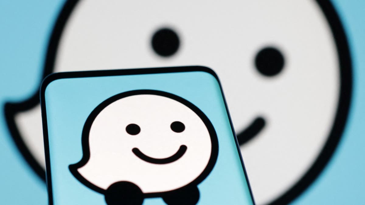 تطبيق “Waze” يبدأ عرض إشارات المرور على الطرق لكن تدريجيًا