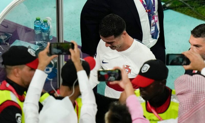 “البكاء مقابل الدولار”.. أغرب مراهنة على رونالدو في كأس العالم