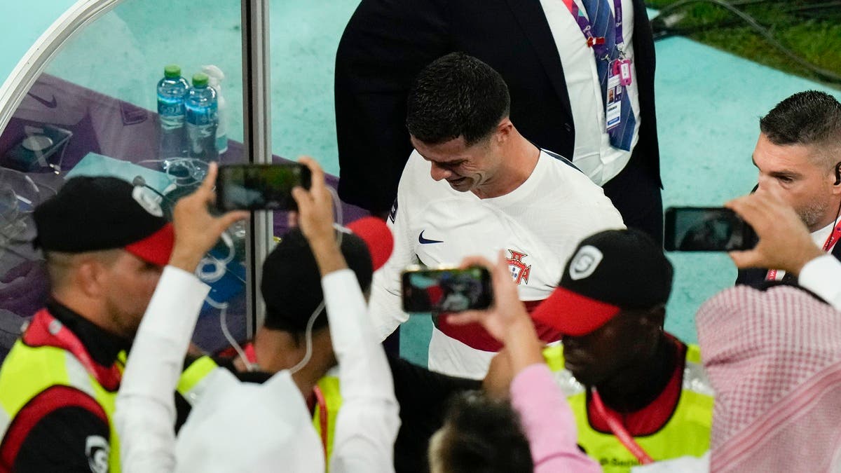 “البكاء مقابل الدولار”.. أغرب مراهنة على رونالدو في كأس العالم