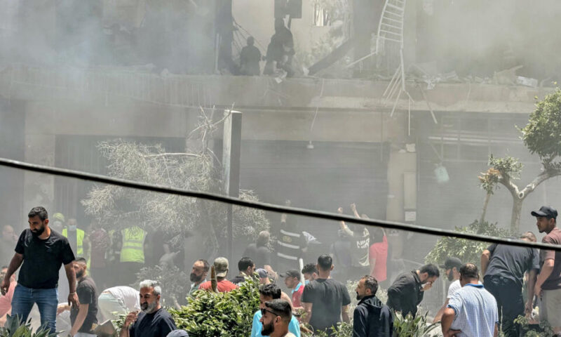ترامب يعلن توقيع اتفاق “بعد ساعات” وطهران تتوعد بالرد على قصف إسرائيل ضاحية بيروت