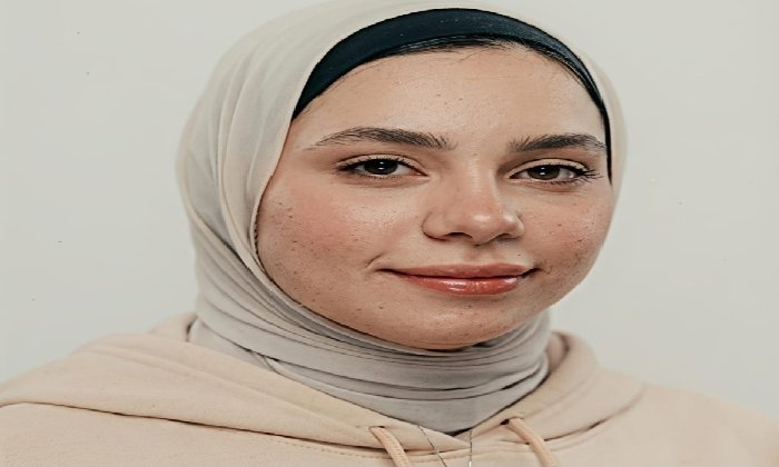 الطالبة سلمى سلطان التاسع على الجمهورية في الدبلوم الفني للصم وضعاف السمع
