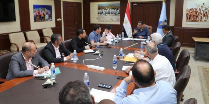 محافظ البحر الأحمر يوجه بتسريع وتيرة مشروعات البنية التحتية والخدمية بالغردقة ورأس غارب