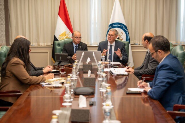 وزارتا «الاستثمار والبترول» تشكلان لجنة لبحث فرص تمويل مشروعات القطاع البترولي
