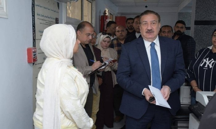 حملات مكبرة لغلق وتشميع المحال غير المرخصة بحي الشرق في بورسعيد