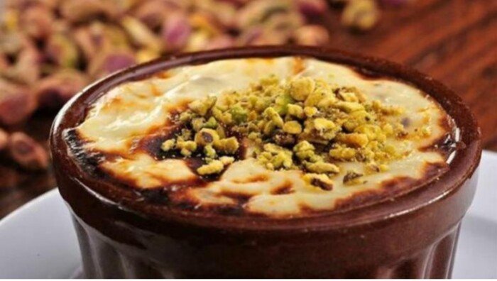 بالخطوات.. طريقة عمل أم علي بالقشطة والمكسرات في المنزل