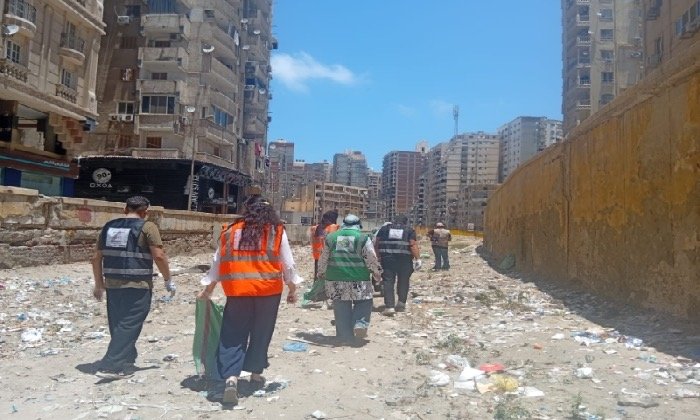 «خليك إيجابي» بالإسكندرية تنظم حملة توعية ونظافة لشريط ترام الرمل لتعزيز الوعي البيئي لدي المواطنين