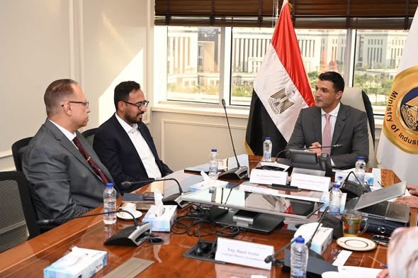 وزير الصناعة يبحث مع «جوتن مصر» للدهانات خطط التوسع ونقل الخبرات العالمية