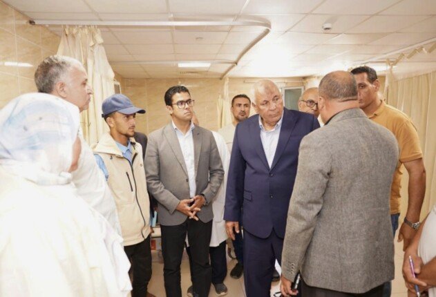 محافظ مطروح يتفقد مستشفى براني المركزي ويوجه بتطوير الخدمات الصحية وإنشاء سكن للأطباء