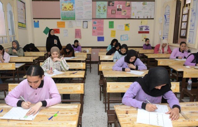 ننشر صور وأسماء أوائل الشهادة الإعدادية في القاهرة