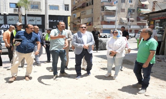 محافظ بورسعيد يتفقد أعمال رفع كفاءة عدد من الشوارع والمناطق السكنية