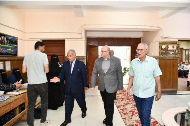 محافظ الفيوم يتفقد عدداً من مقار لجان امتحانات الثانوية العامة