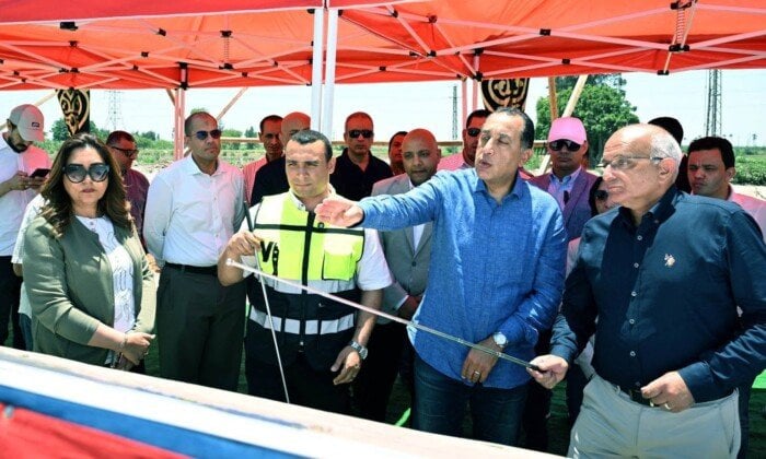 يربط الموانئ بالبحرية بالمدن الجديدة.. مدبولي ينفقد أعمال تطوير الطريق الدولي الساحلي