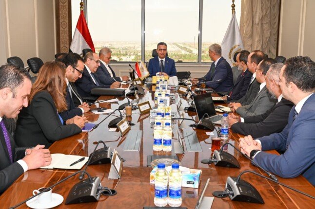 وزير التموين يبحث مع «فودافون مصر» التعاون في تنفيذ مشروع «CARRY ON»