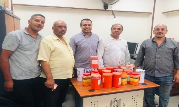 سموم في اللب والعصائر.. تموين الفيوم يضبط محلات تستخدم مواد مبيضة ومحظورة