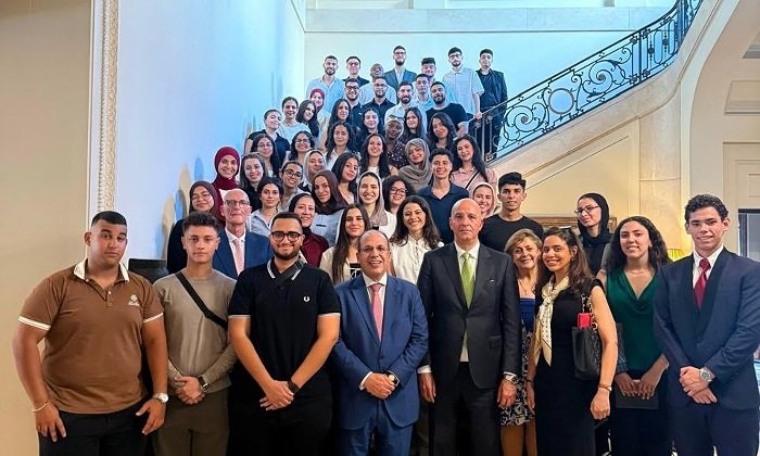 رئيس الجامعة البريطانية يلتقي سفير مصر بالمملكة المتحدة بمشاركة عدد من الطلاب