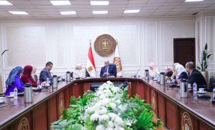 وزير العمل يوجه بتنفيذ خطة التعاون مع برنامج الأغذية العالمي في التدريب والتشغيل