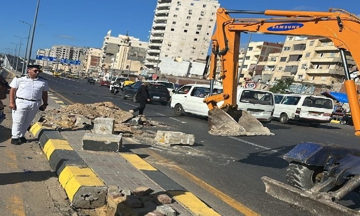 استجابة لشكاوى المواطنين.. تركيب إشارات مرورية لعبور المشاة بشارع مصطفى كامل في الإسكندرية
