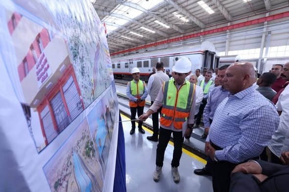 في جولة تفقدية بأسوان.. وزير النقل: مصر تنفذ خطة غير مسبوقة لتطوير السكك الحديدية «صور»