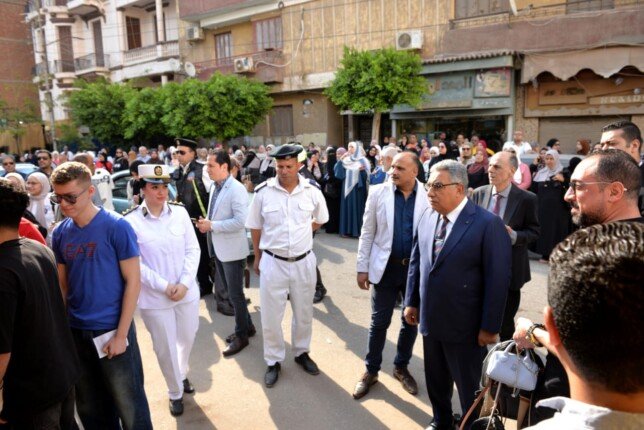 محافظ الدقهلية يتفقد انتظام دخول الطلاب للجان الثانوية العامة ويشدد على تحقيق الإنضباط والشفافية