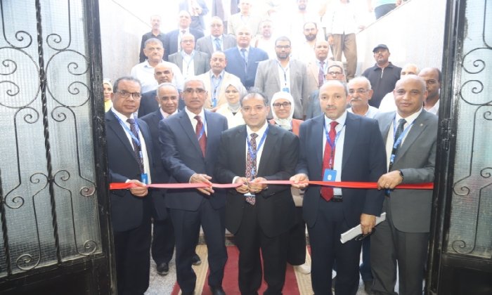 رئيس جامعة قنا يفتتح المرحلة الثانية من مشروع تجميع الإدارات المركزية