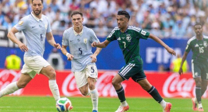 أزمة داخل معسكر أوروجواي قبل مواجهة إسبانيا.. خلافات حادة بين بيلسا واللاعبين