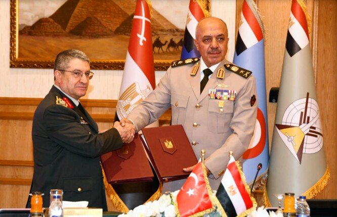 رئيس أركان القوات المسلحة يستقبل نظيره التركي ويبحثان تعزيز التعاون العسكري بين مصر وتركيا