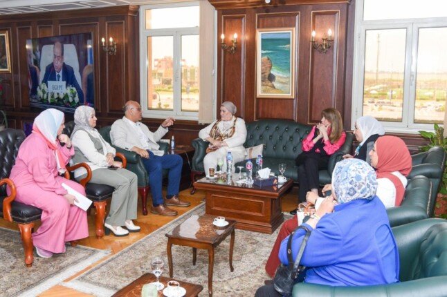 رئيسة القومي للطفولة تلتقي محافظ الإسكندرية لإطلاق عدد من المبادرات