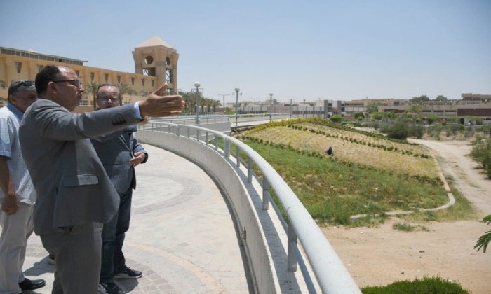 للارتقاء بالبنية التحتية.. رئيس جامعة العاصمة يتفقد أعمال التطوير بالملاعب الجديدة