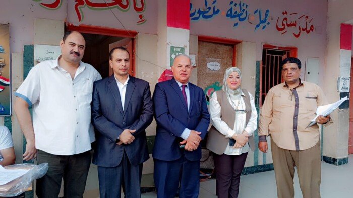 مدير «تعليم الفيوم» يتفقد مركز توزيع امتحانات الثانوية العامة