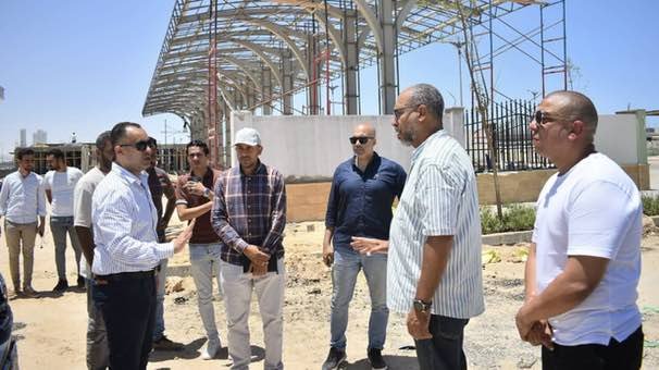 رئيس جهاز العلمين الجديدة يتفقد المشروعات ميدانيًا ويوجه برفع كفاءة النظافة والمسطحات الخضراء