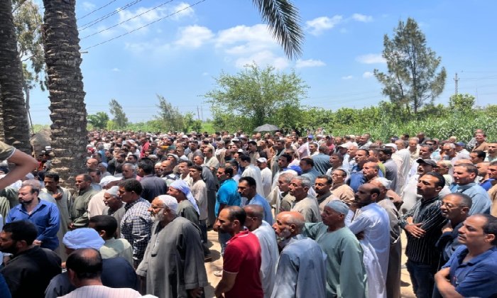 بينهما شقيقان.. تشييع جثامين 3 من ضحايا غرق شاطئ إدكو في البحيرة