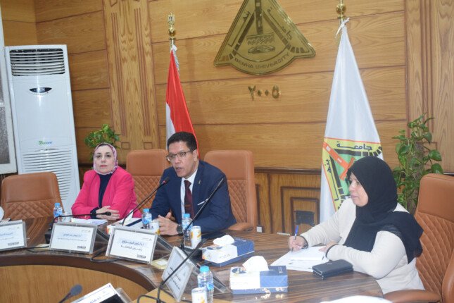 خلال لقائه بسفراء التطوع.. رئيس جامعة بنها: حريصون على تمكين الشباب ودعم المبادرات المجتمعية