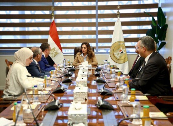 وزيرة التنمية المحلية تلتقي نقيب المهندسين لبحث تعزيز التعاون المشترك