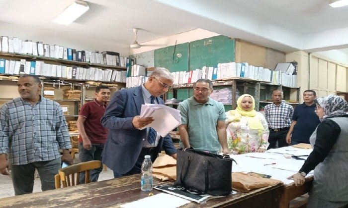 مدير تعليم قنا يتابع أعمال تصحيح الشهادة الإعدادية ويشدد على الدقة لضمان حقوق الطلاب