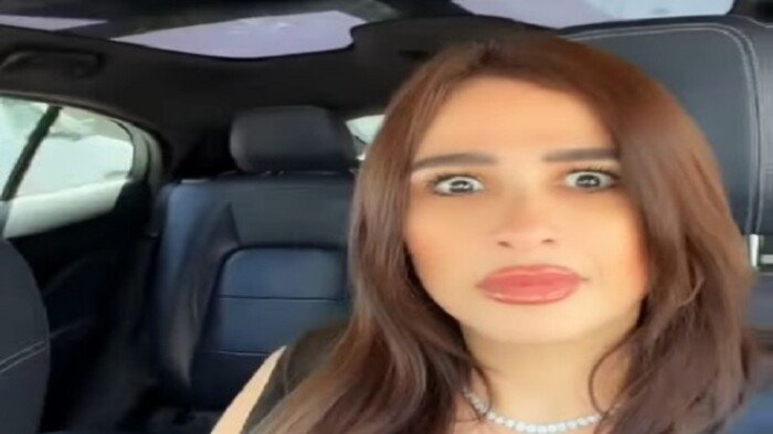 داخل سيارة ذاتية القيادة.. ياسمين عبد العزيز توجه رسالة لجمهورها من أمريكا «فيديو»