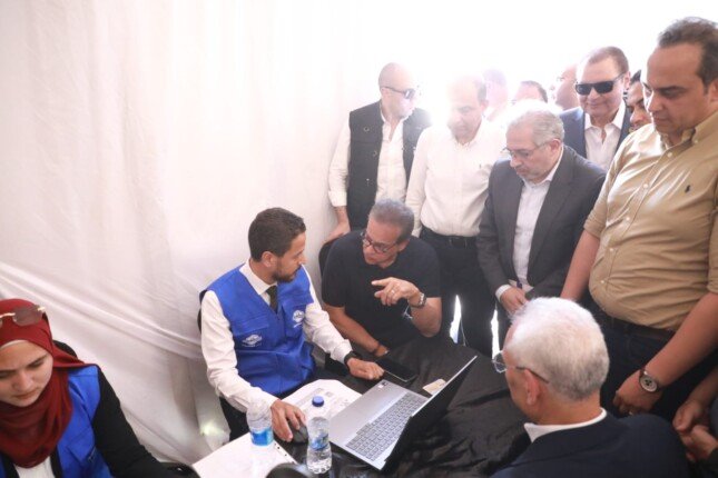 وزير الصحة يتابع إجراءات تسجيل المواطنين بمنظومة التأمين الصحي الشامل في المنيا