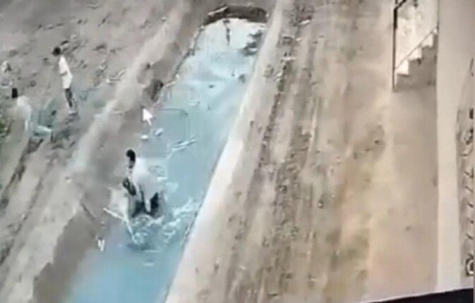 شاب ينقذ طفلة من الغرق بكفر طحوريا.. وأهالي شبين القناطر يطالبون بعمل سور