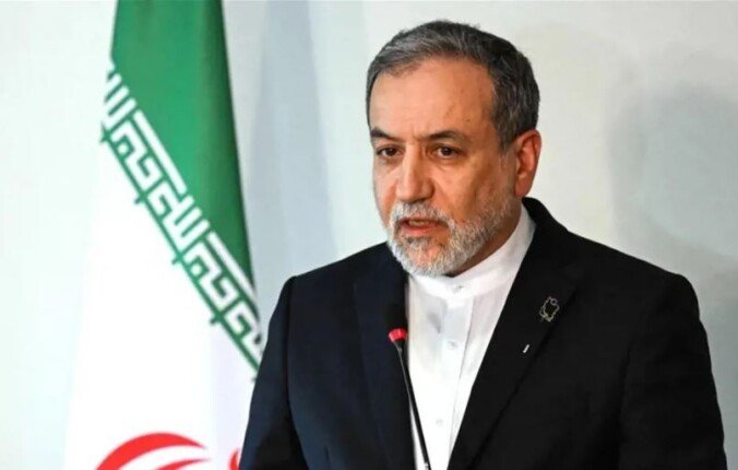 وزير الخارجية الإيراني يطالب وسائل الإعلام بالامتناع عن التكهن بمحتوى الاتفاق مع واشنطن