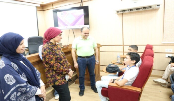 رئيس جامعة الأقصر تتفقد فعاليات برنامج جامعة الطفل بكلية الحاسبات والمعلومات