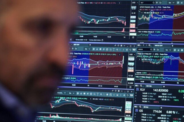 رسائل الفيدرالي الأمريكي تهز الأسواق.. ماذا يحدث للذهب والنفط والدولار؟