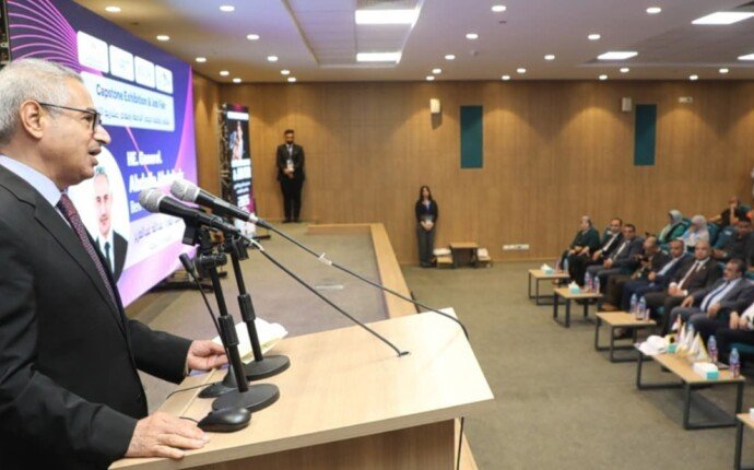 محافظ بني سويف يشهد الملتقى التوظيفي ومعرض مشروعات التخرج السنوي لطلاب الجامعة
