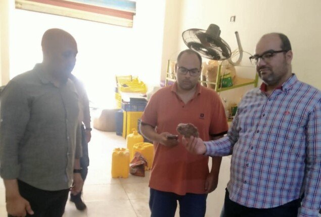 التحفظ على 43 كجم من اللحوم والدواجن المخالفة خلال حملة تموينية ببني سويف
