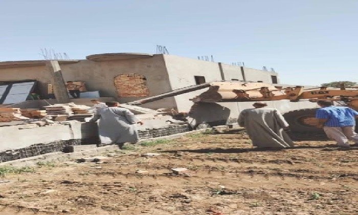 محافظ سوهاج يفحص مستجدات ملفات تقنين الأراضي بمركز ساقلتة