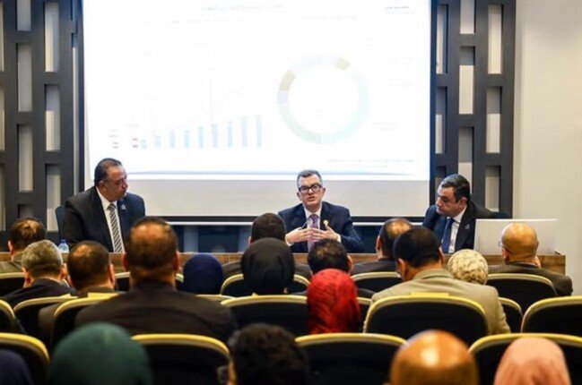 وزير التخطيط يتوقع نمو الاقتصاد المصري بنسبة 5% العام المالي الجاري