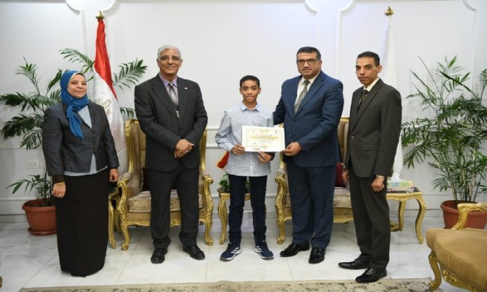 محافظ قنا يكرم أوائل الشهادة الإعدادية للعام الدراسي 2026
