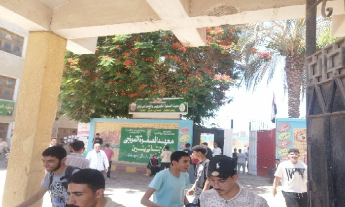 «متوسط وبه تريكات».. ​تباين آراء طلاب الثانوية الأزهرية بالشرقية حول مستوى امتحان الكيمياء