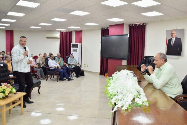 استعدادًا للثانوية العامة.. مدير تعليم بورسعيد يضع خطة تأمين وانضباط اللجان
