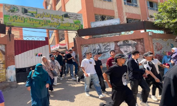 «كان فيه تريكات».. ردود فعل طلاب الثانوية العامة عقب إمتحان اللغة الأجنبية الثانية في الإسكندرية